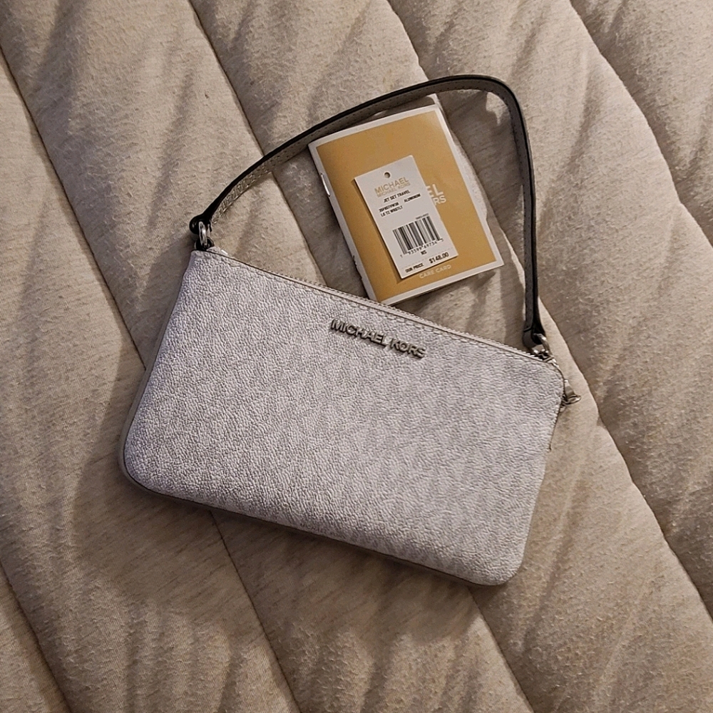 Michael Kors Large Jet Set Travel Wristlet